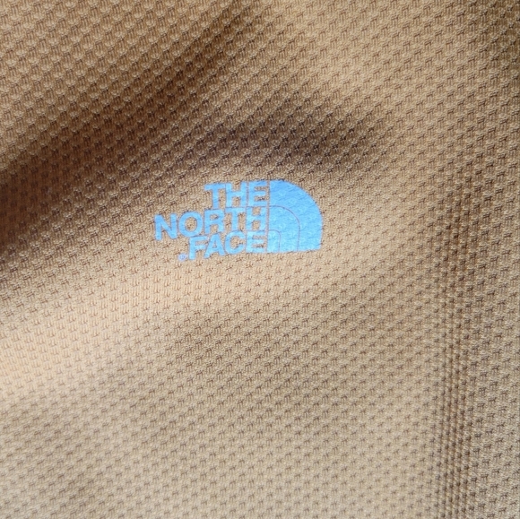 The North Face Men's Size M 1/4 Zip Up Polo, Golden Yellow, Vapor Wick - Picture 3 of 3